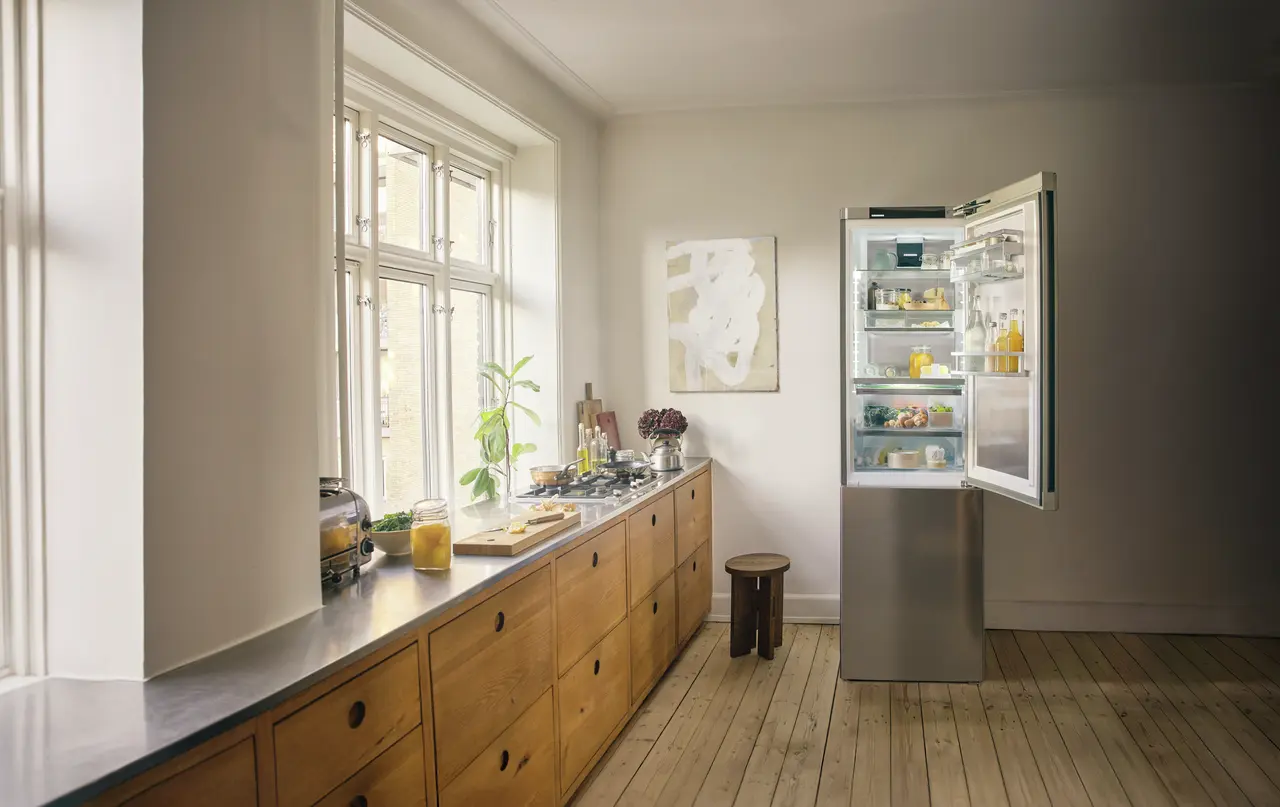 CBNstb 579i peak BioFresh NoFrost Fridge-freezer with BioFresh